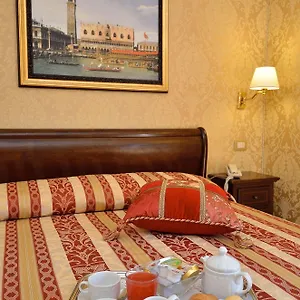 https://residenza-goldoni.hotelinveneto.com